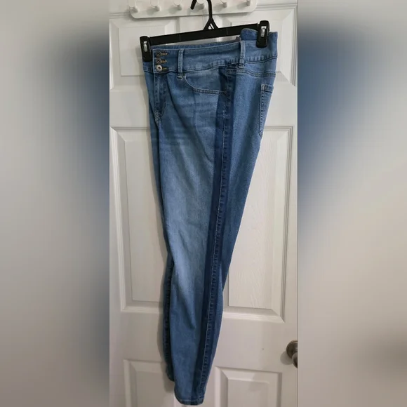 Torrid Supper Soft Jeggings Light Blue Skinny Jeans 16T - Picture 7 of 12